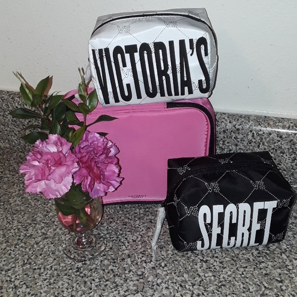 Victoria's Secret Handbags - 💄New Victoria's Secret cosmetic bags💄💋